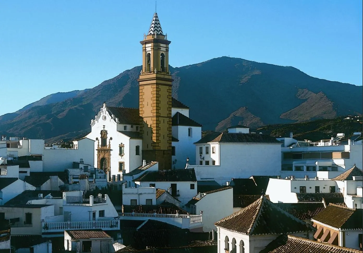 Impressive Apartment With 3 Bedrooms Metres From The Beach Estepona