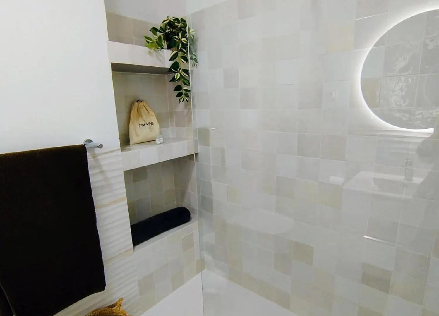 Impressive Apartment With 3 Bedrooms Metres From The Beach エステポナ 0*,  スペイン